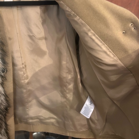 Michael Kors Tan and Silver Buckle Coat women size medium excellent condition - Picture 7 of 8